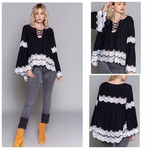 𝅺BABYDOLL Blouse with Bell Sleeves in Black